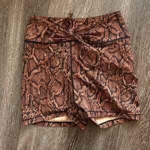 Whitefox soldout snakeskin shorts